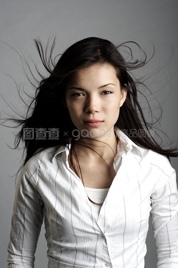 96间房主跳舞 雨伞谋杀